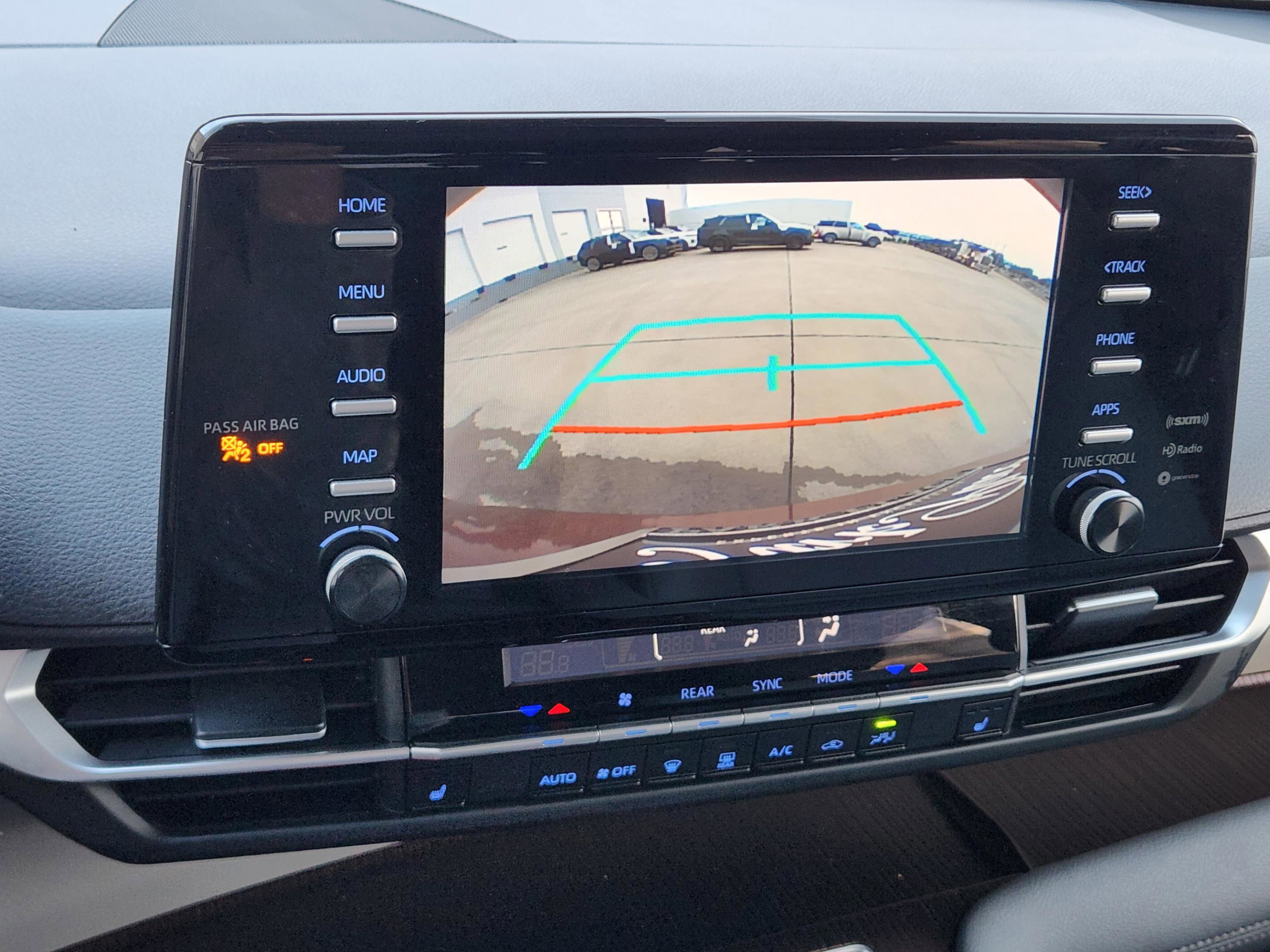 Used 2021 Toyota Sienna XLE FWD image 12