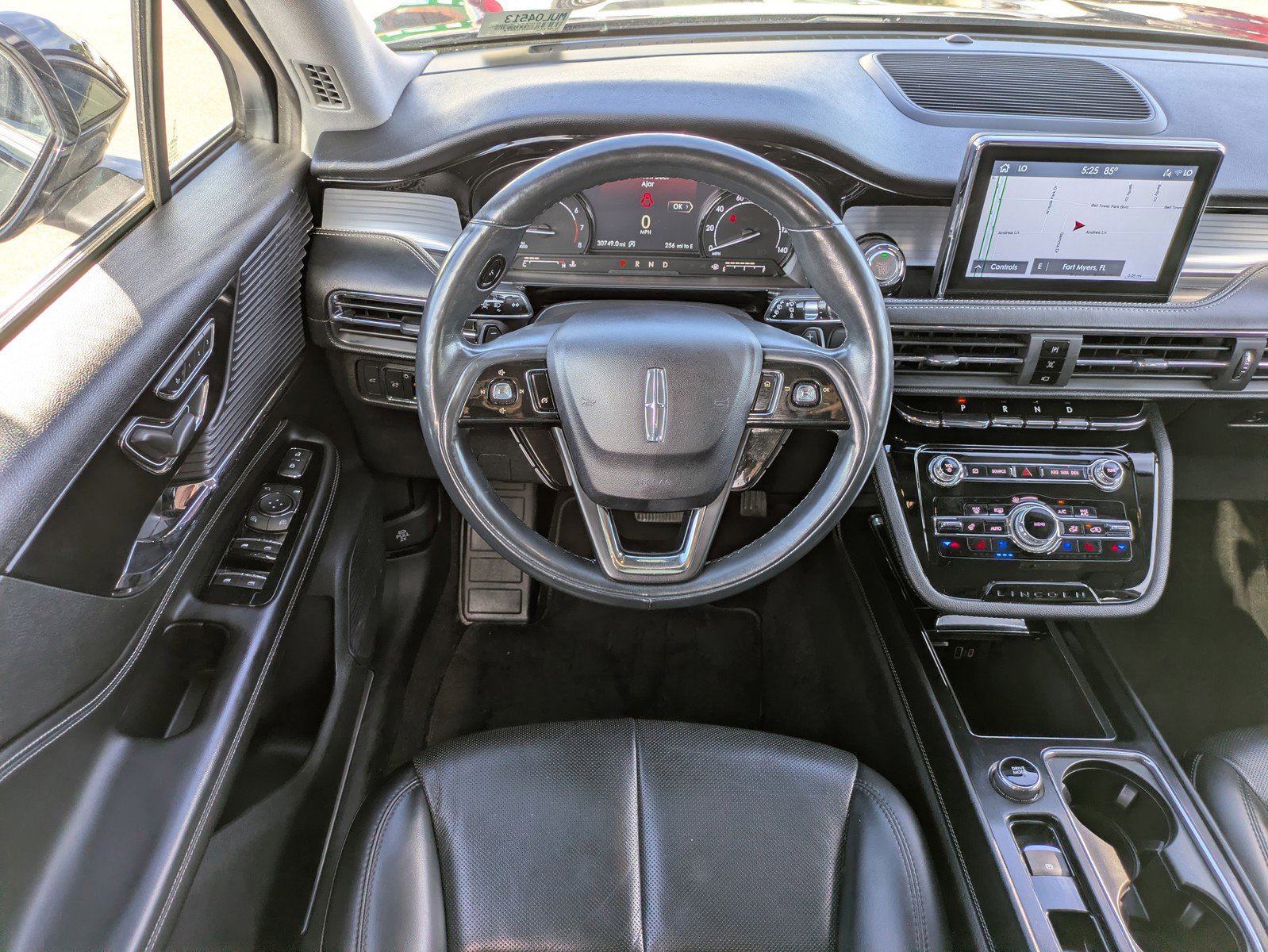 Used 2021 Lincoln Corsair AWD w/ Premium Package image 14