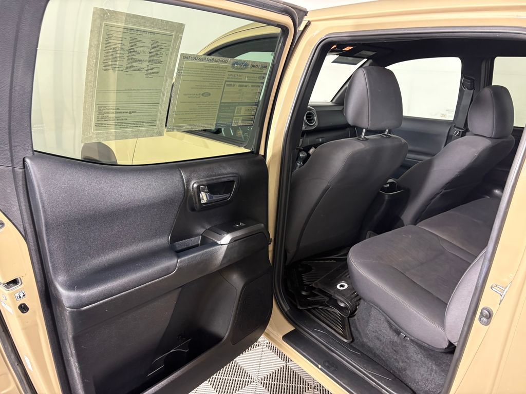 Used 2018 Toyota Tacoma TRD Off-Road w/ Technology Package AWD/4WD image 26