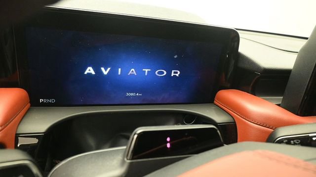 Used 2025 Lincoln Aviator Reserve w/ Equipment Group 201A AWD/4WD image 18