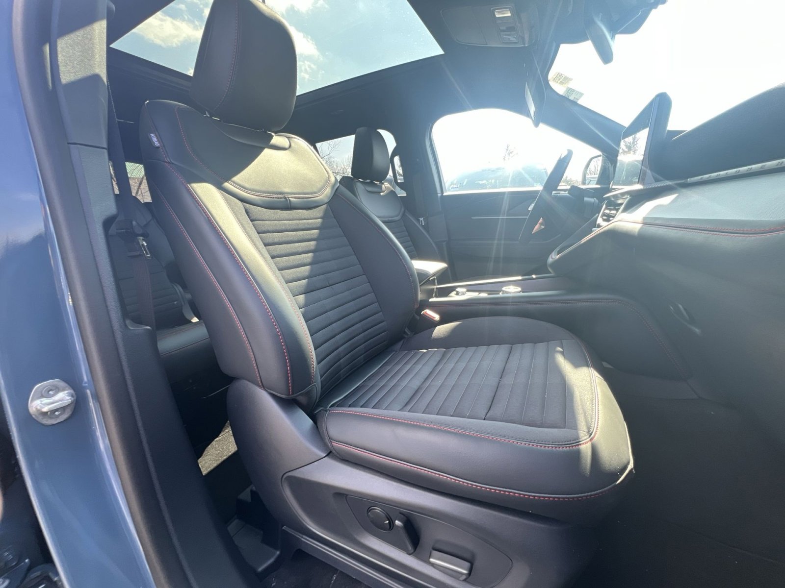 New 2026 Ford Explorer ST-Line w/ ST-Line Street Pack image 28