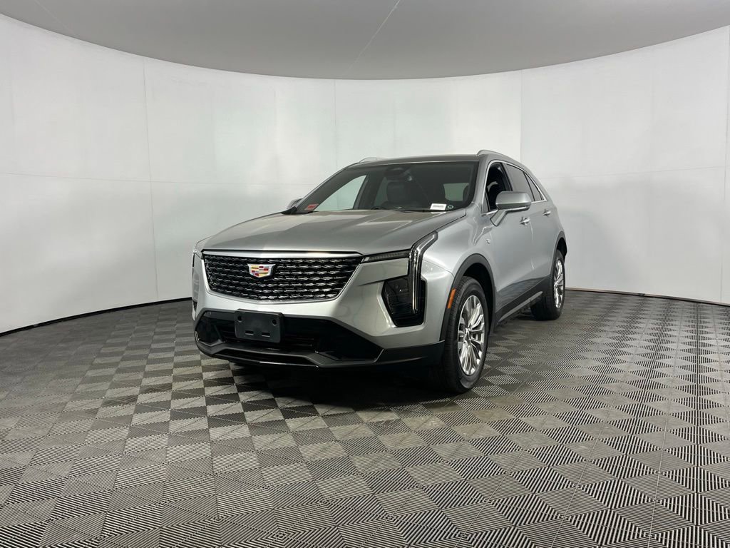 Used 2024 Cadillac XT4 Premium Luxury image 2