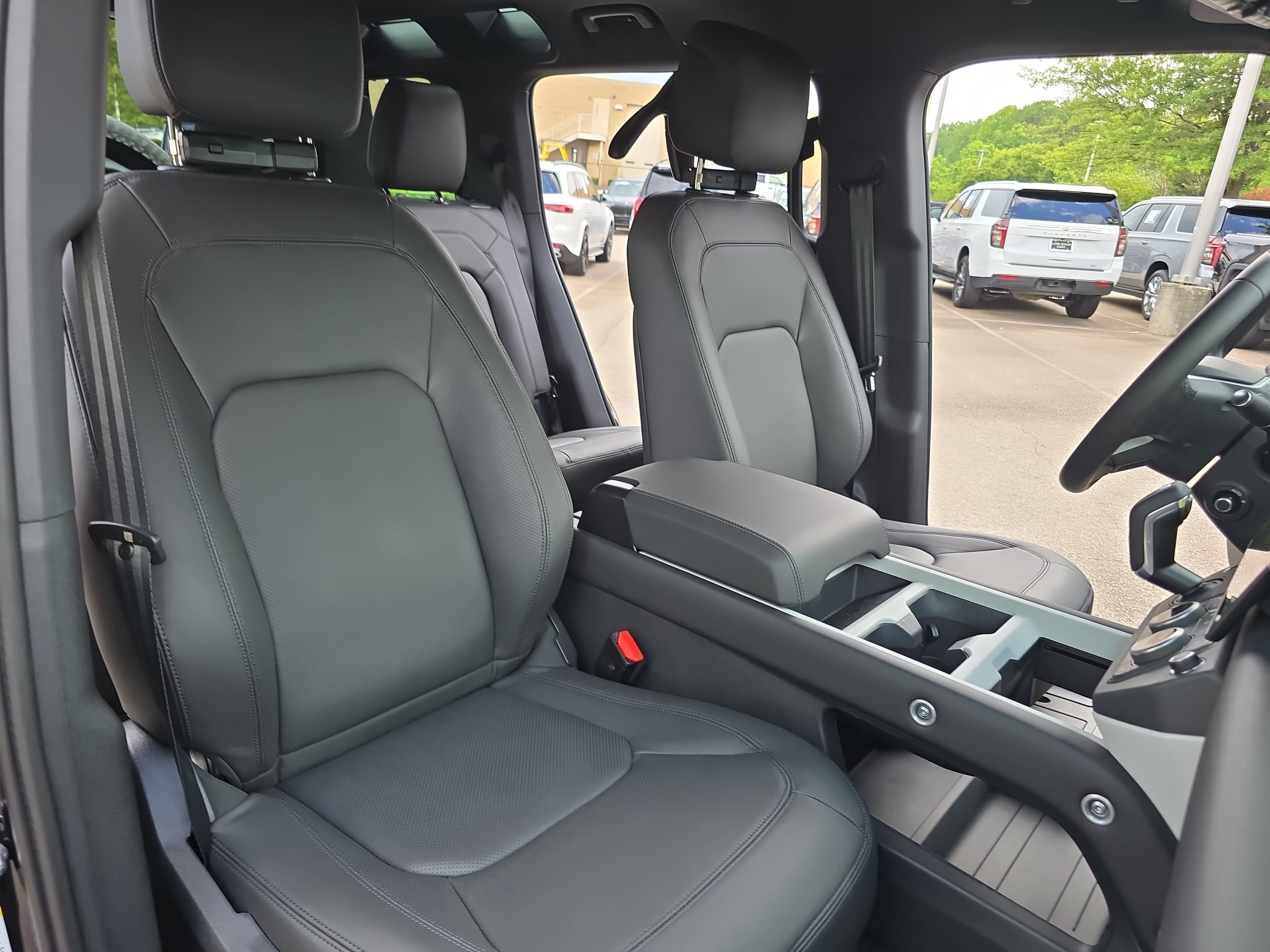 New 2026 Land Rover Defender 110 X-Dynamic SE AWD/4WD image 10