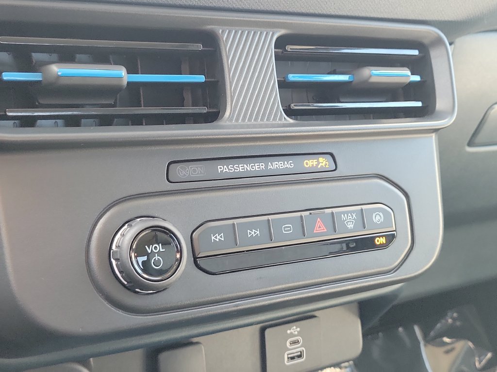 Used 2025 Ford Maverick XLT FWD image 17