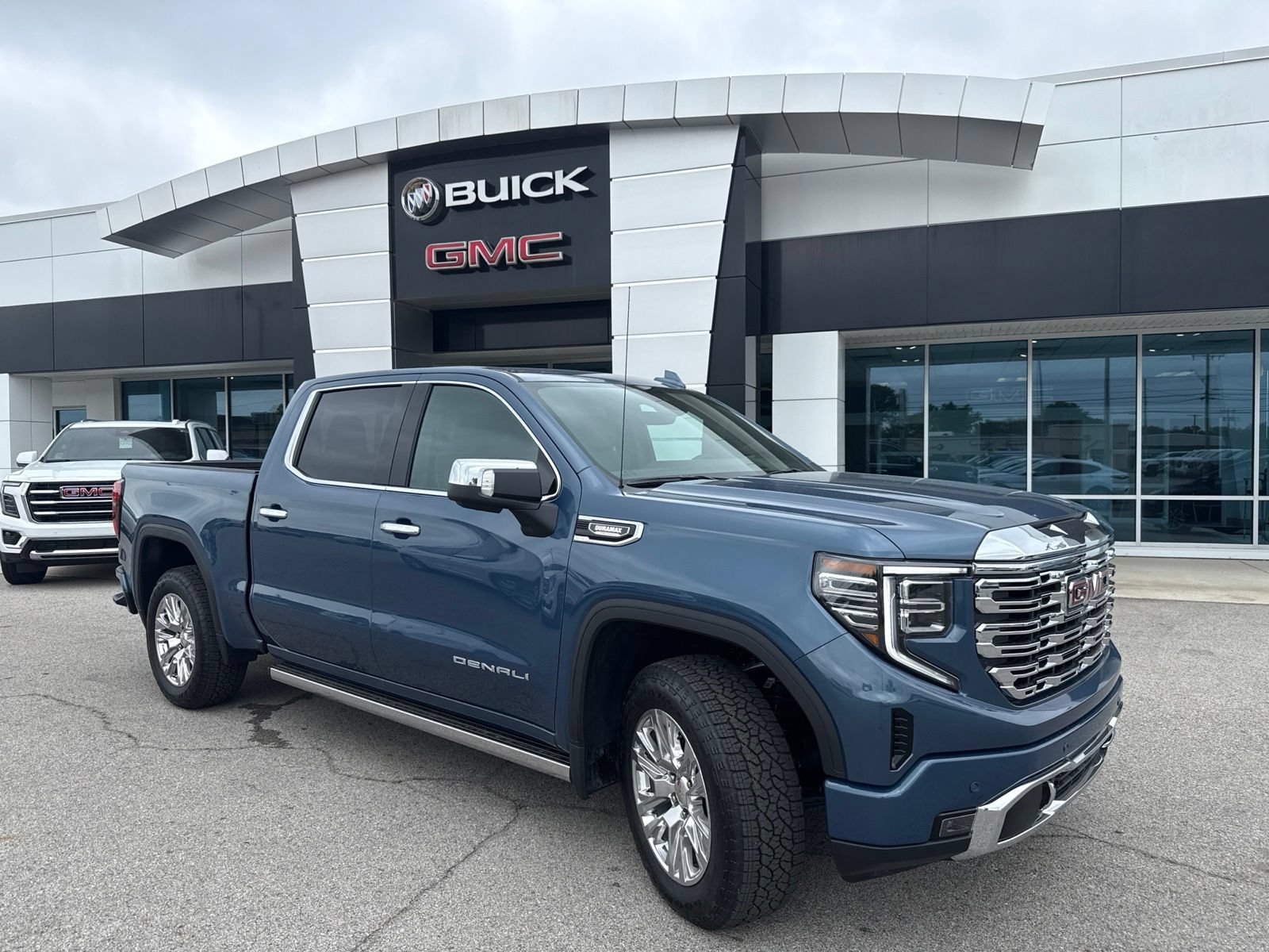 New 2026 GMC Sierra 1500 Denali w/ Technology Package AWD/4WD image 1
