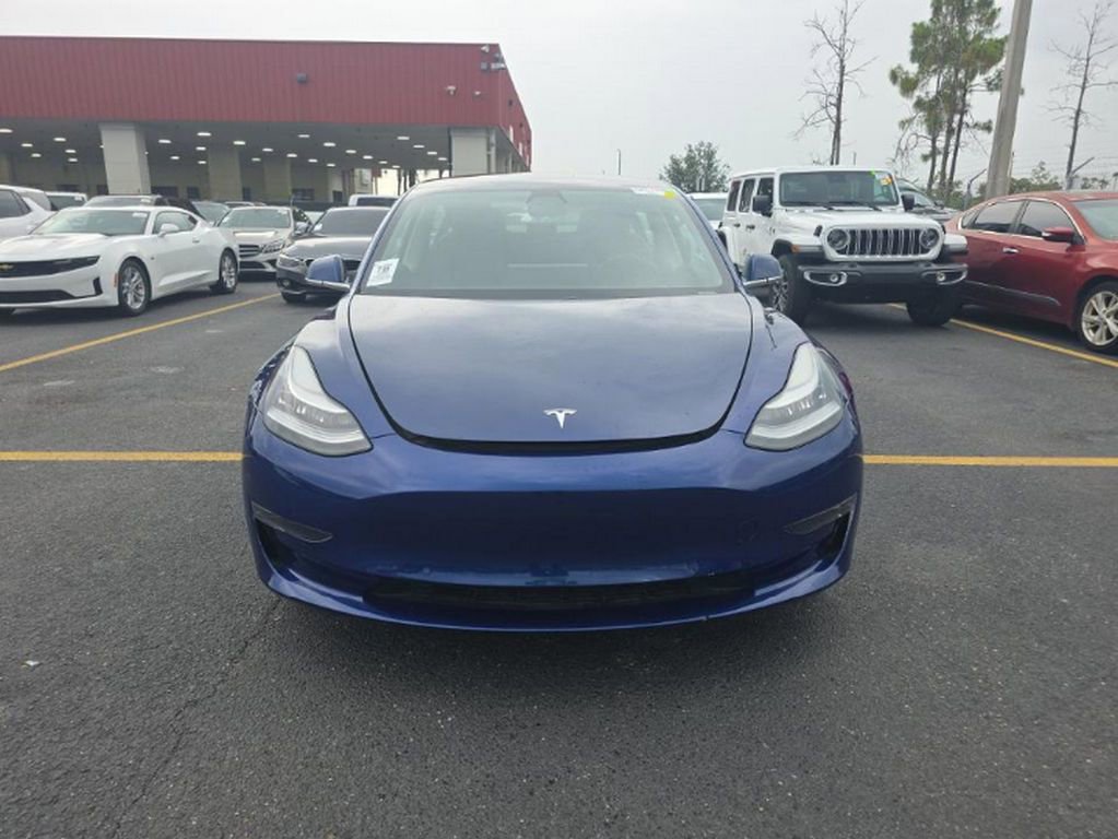 Used 2020 Tesla Model 3 Standard Range RWD image 2