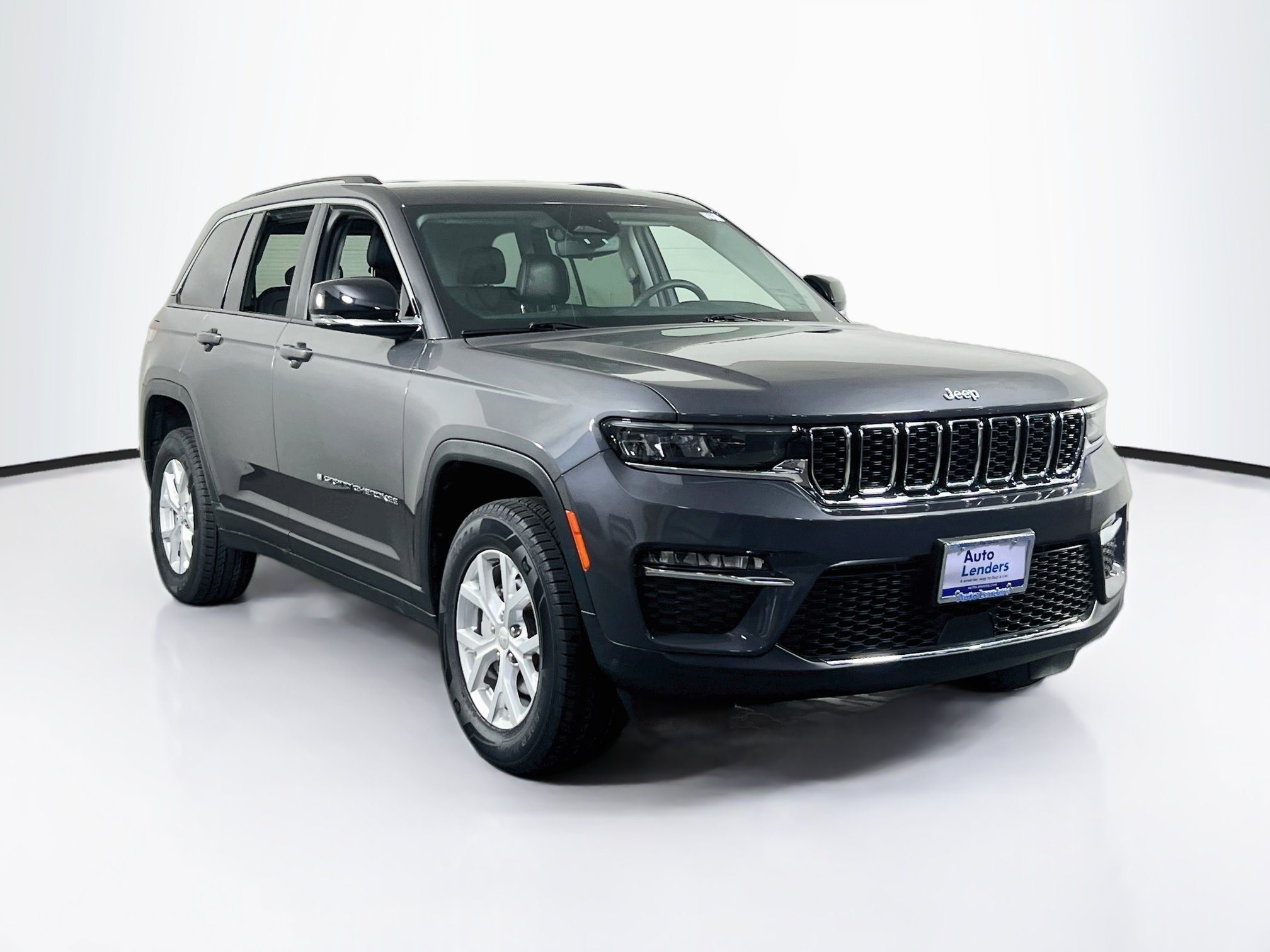 Used 2023 Jeep Grand Cherokee Limited AWD/4WD image 3