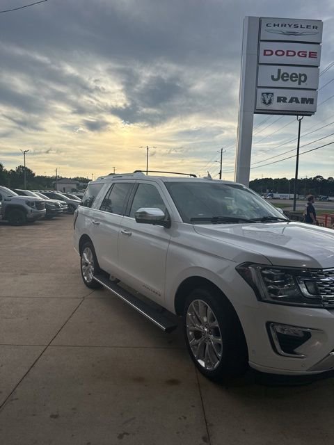 Used 2019 Ford Expedition Platinum AWD/4WD image 3
