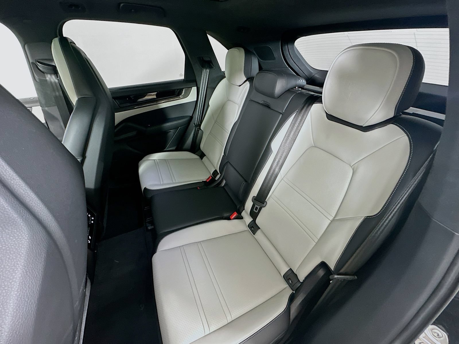 New 2026 Porsche Cayenne GTS AWD/4WD image 35