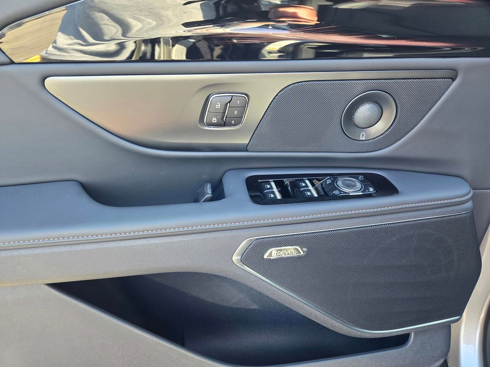 New 2025 Lincoln Nautilus Premier w/ Equipment Group 102A image 9