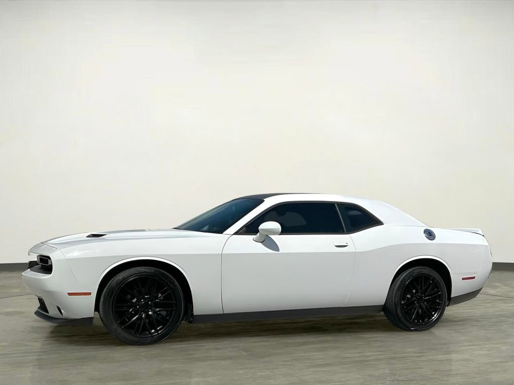 Used 2018 Dodge Challenger SXT image 2