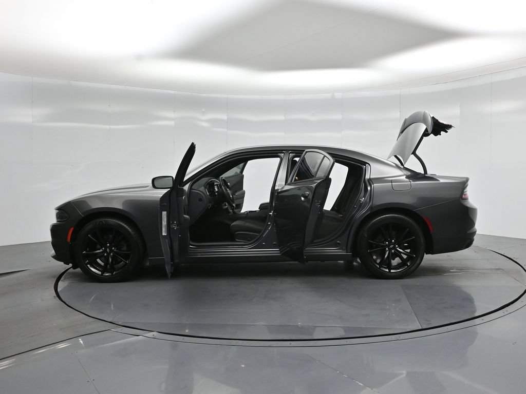 Used 2017 Dodge Charger SE w/ Blacktop Package RWD image 34