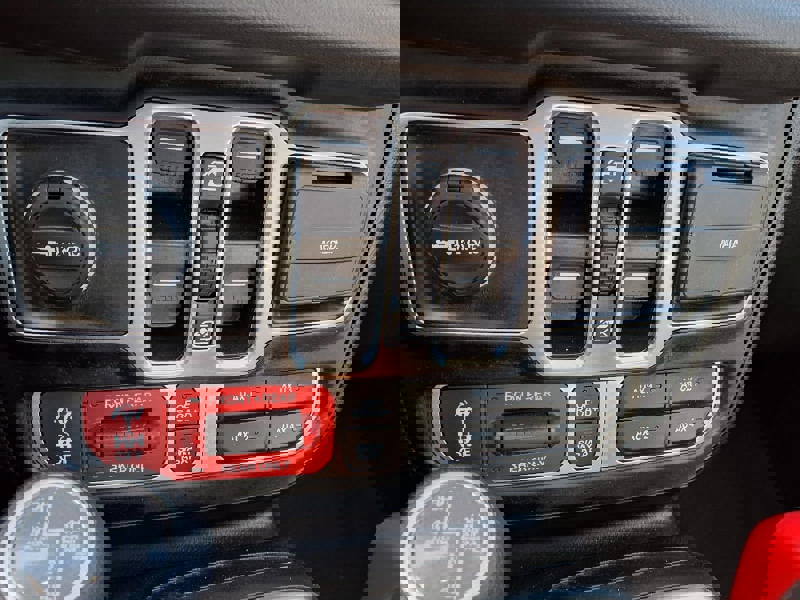 Used 2024 Jeep Wrangler Unlimited Rubicon 4xe w/ Technology Group image 7