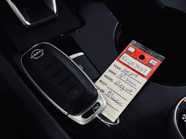 Used 2024 Nissan Rogue SV image 33