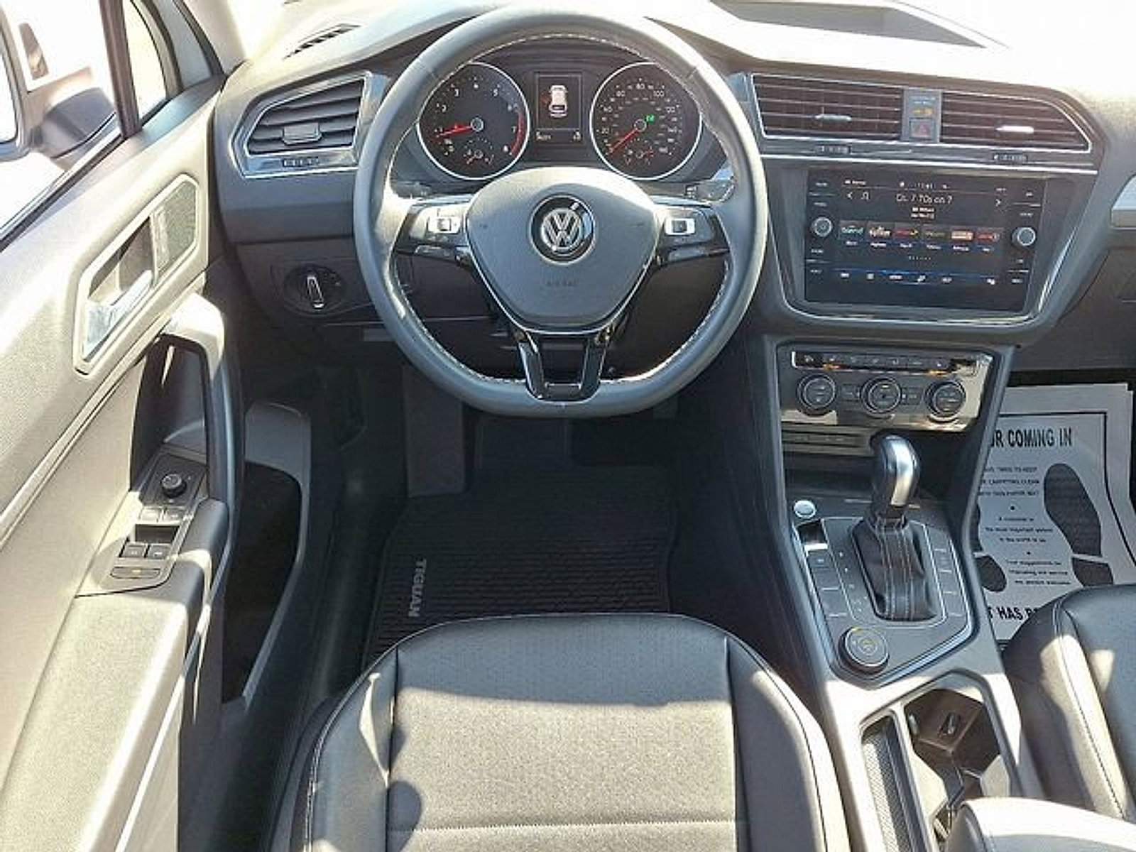 Used 2021 Volkswagen Tiguan SE w/ Panoramic Sunroof Package image 11