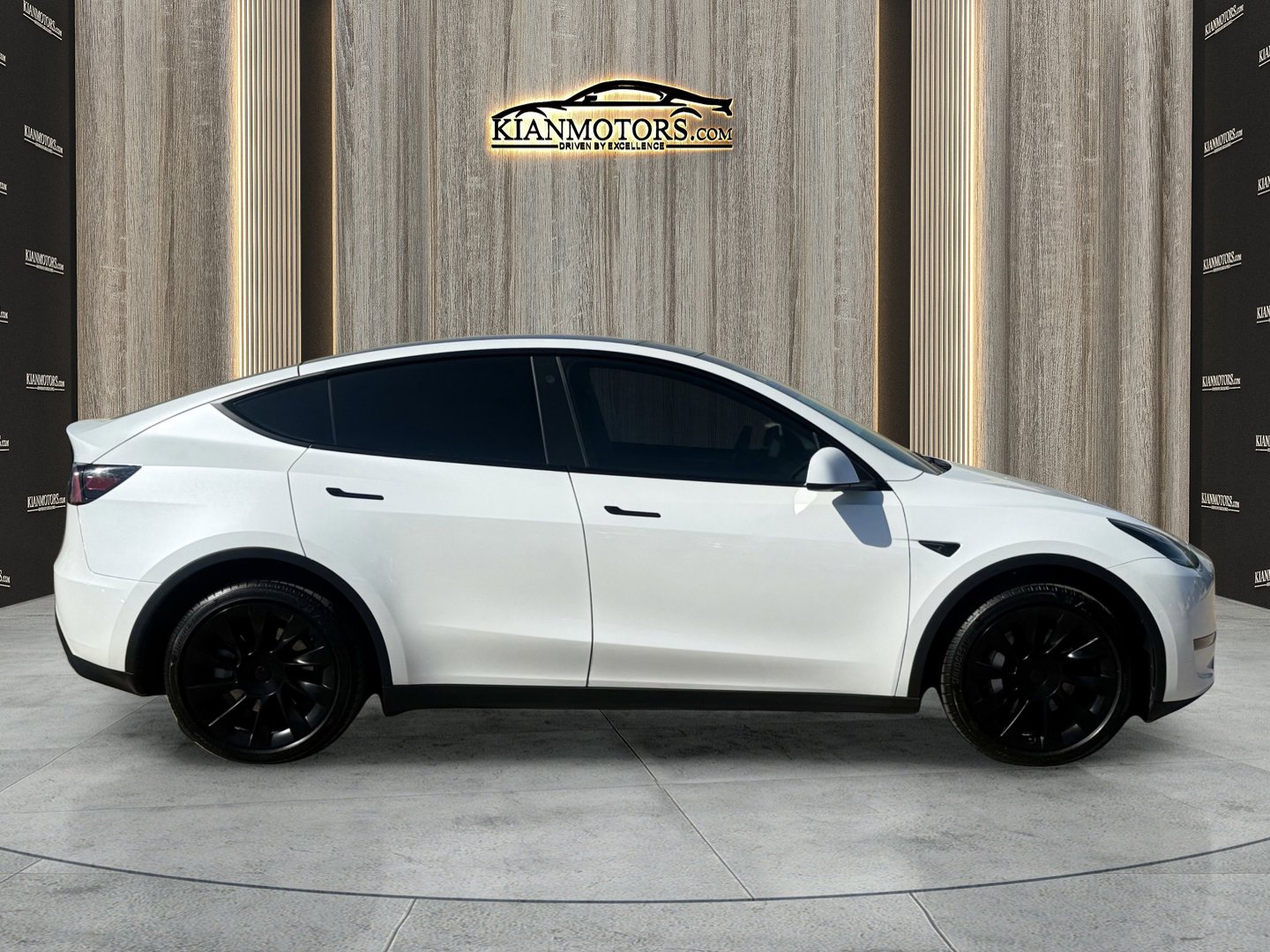 Used 2023 Tesla Model Y Long Range image 10