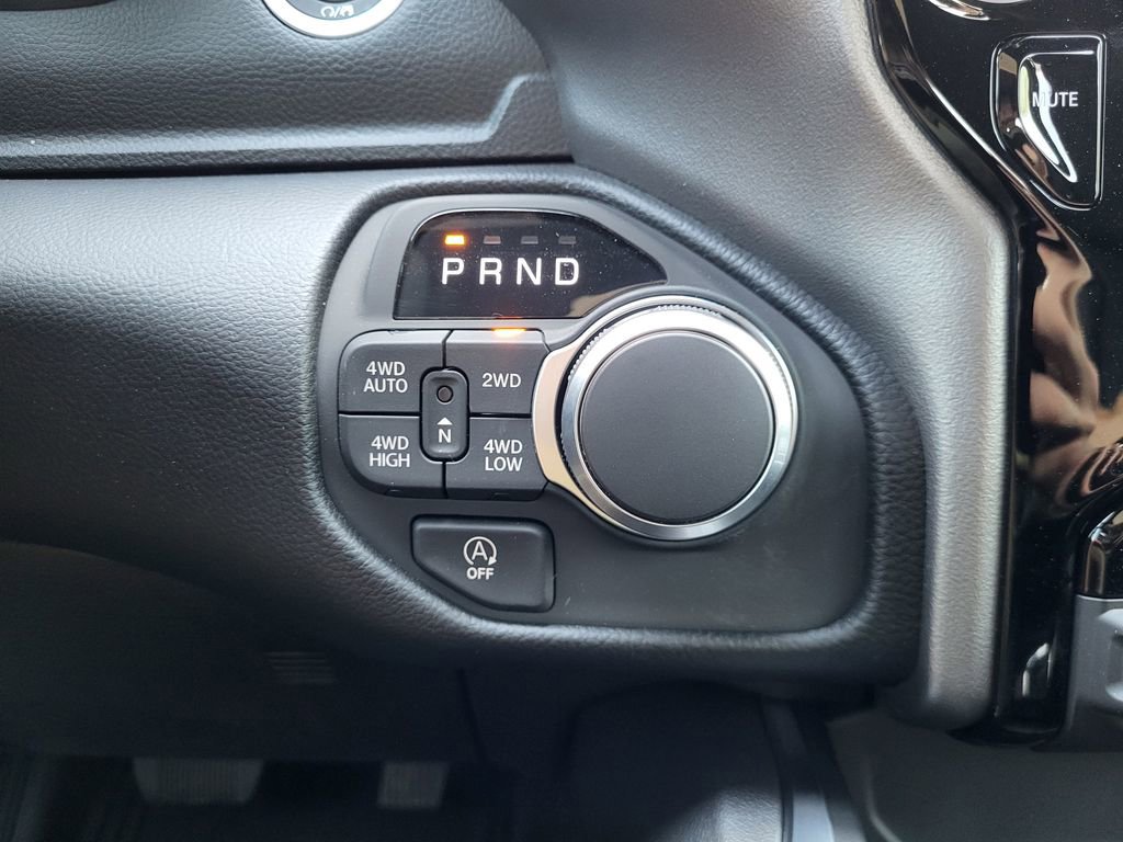 New 2026 RAM 1500 4x4 Crew Cab image 27