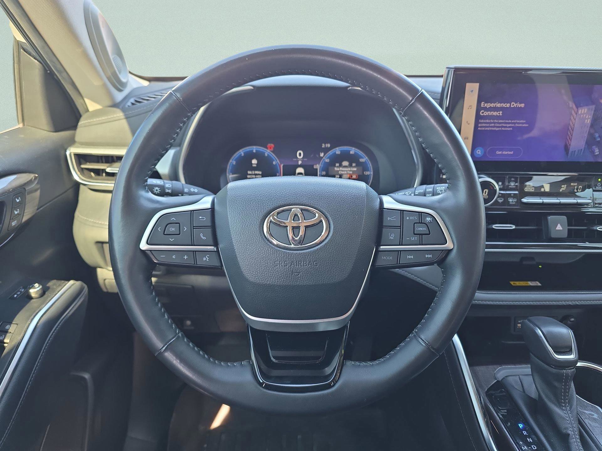 Used 2023 Toyota Highlander Platinum image 10