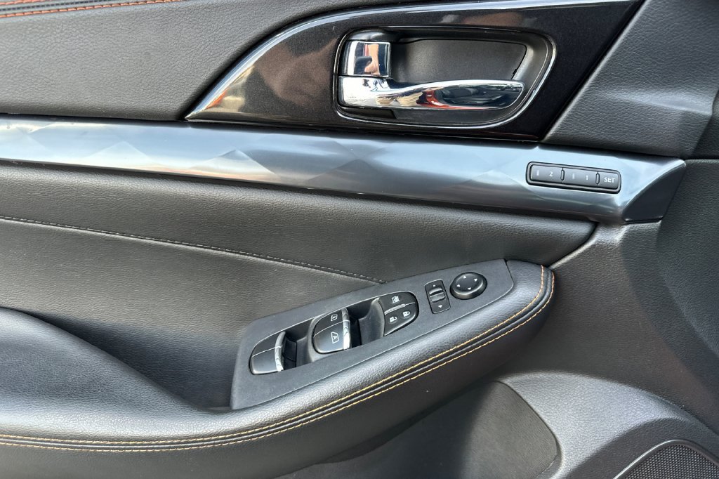Used 2019 Nissan Maxima SR w/ Premium Package FWD image 16