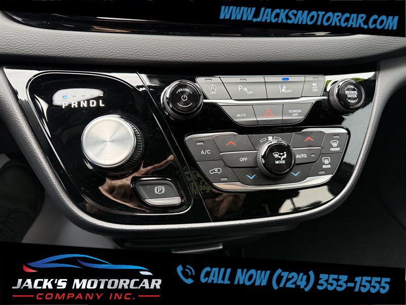 Used 2026 Chrysler Pacifica Select FWD image 14