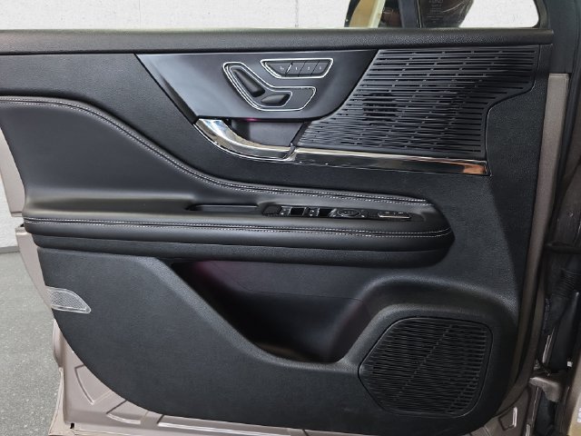 Used 2020 Lincoln Corsair AWD w/ Premium Package image 26