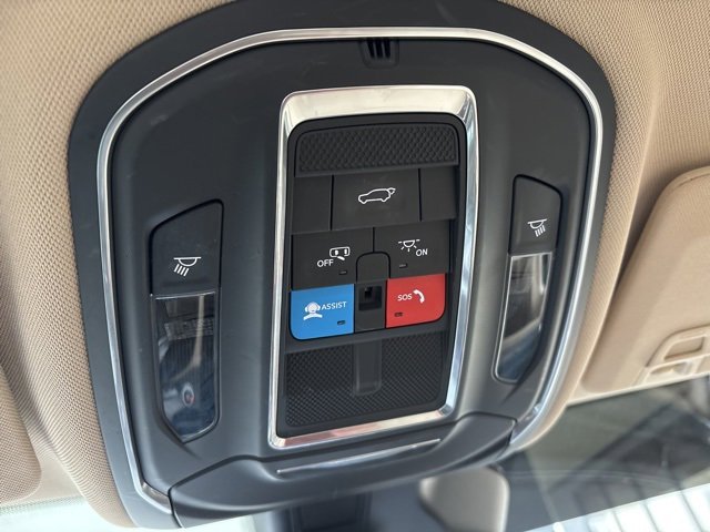 Used 2022 Jeep Grand Cherokee L Limited image 13