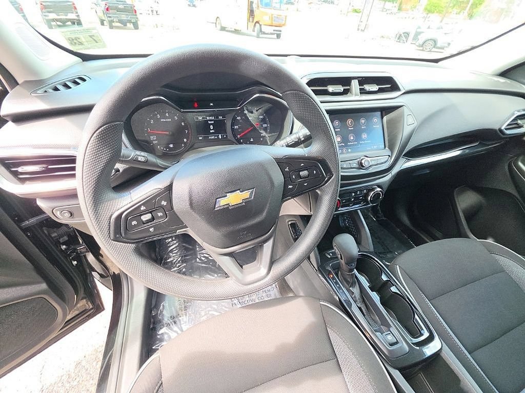 Used 2023 Chevrolet TrailBlazer LT FWD image 9