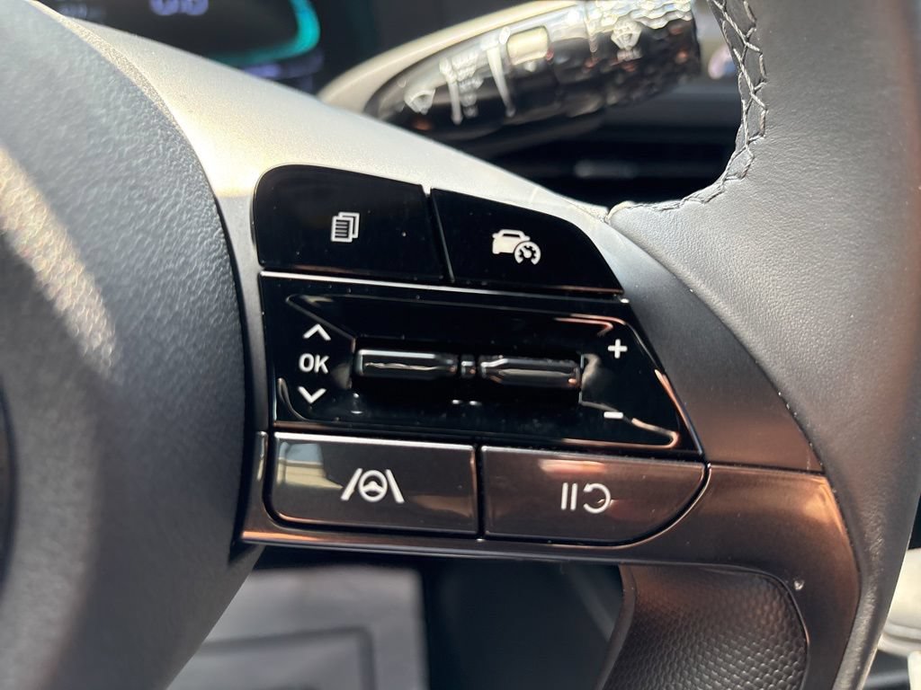 Certified 2025 Hyundai Elantra Sport FWD image 19