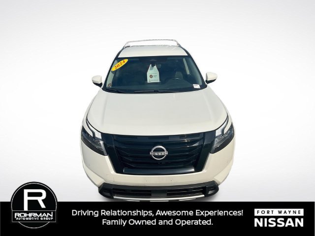 Used 2024 Nissan Pathfinder SL w/ Black Appearance Package AWD/4WD image 35