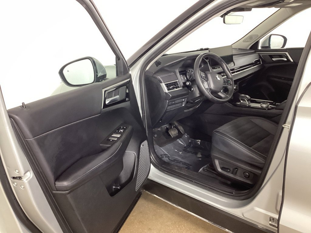 Used 2025 Mitsubishi Outlander SE AWD/4WD image 9