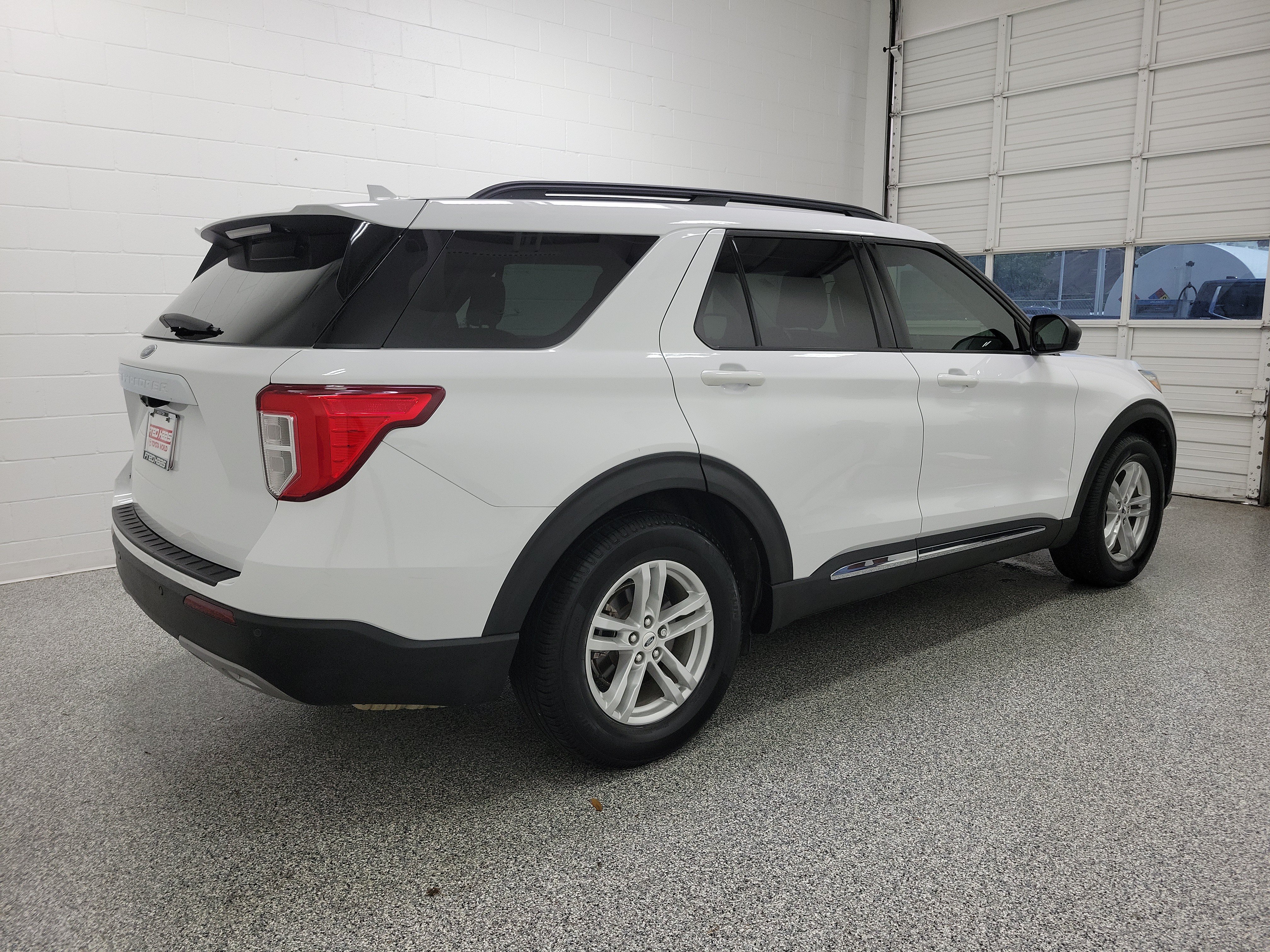 Used 2020 Ford Explorer XLT w/ Equipment Group 202A RWD image 4