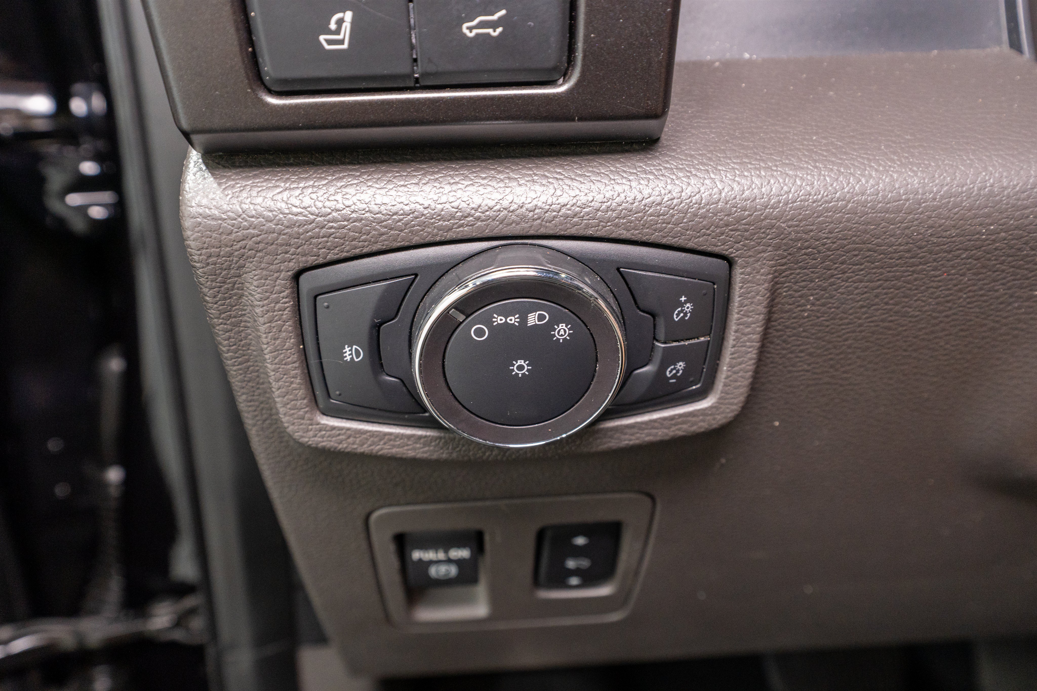 Used 2019 Ford Expedition Limited RWD image 32