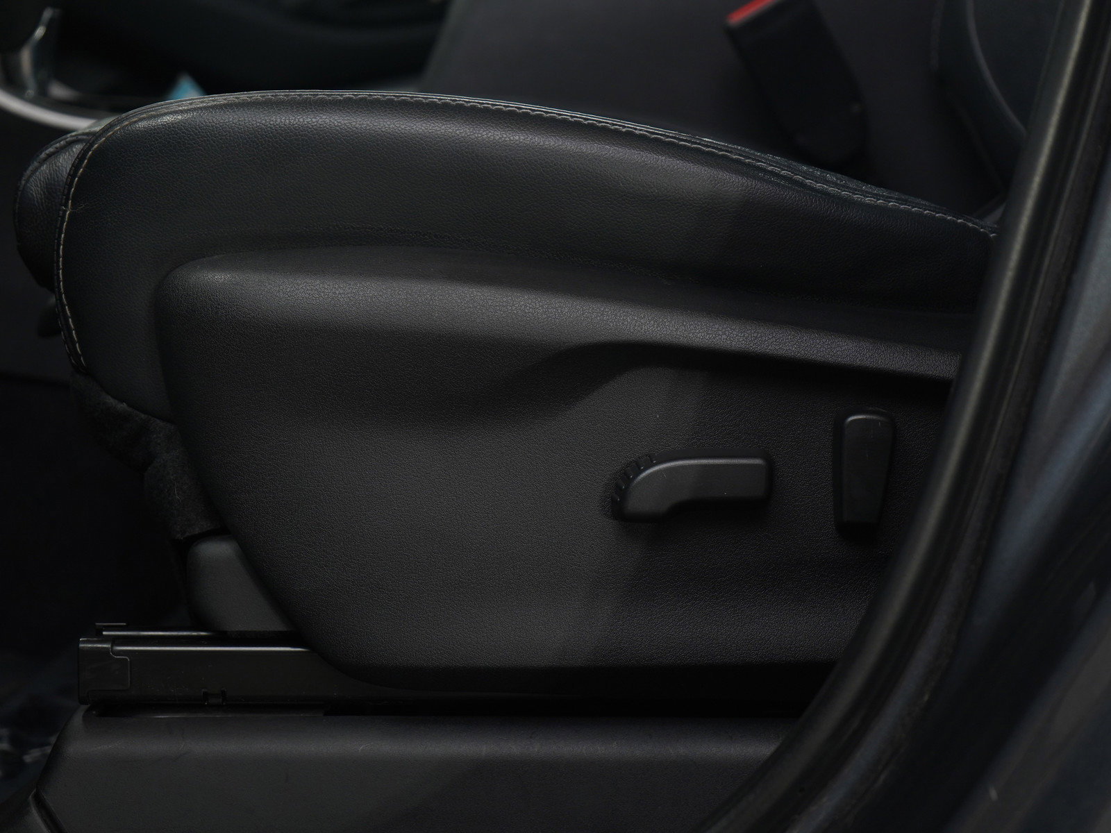 Used 2021 Subaru Ascent Limited w/ Technology Package image 25