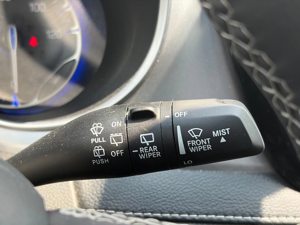 Certified 2025 Chrysler Pacifica Limited FWD image 29