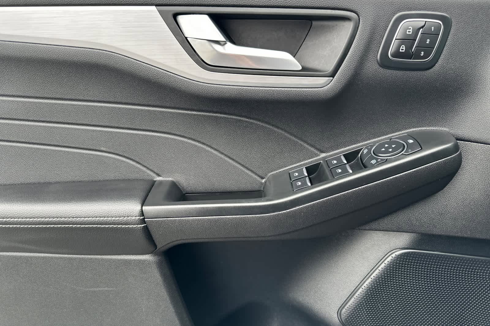 Certified 2025 Ford Escape Platinum image 12