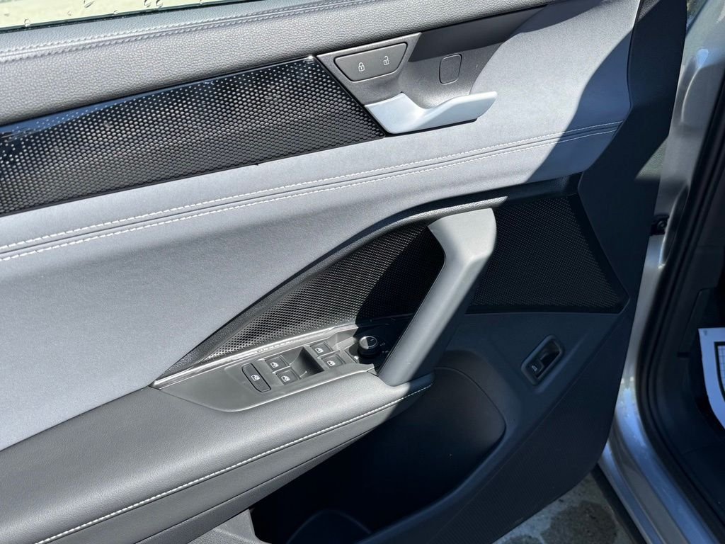 New 2026 Volkswagen Tiguan SE AWD/4WD image 24