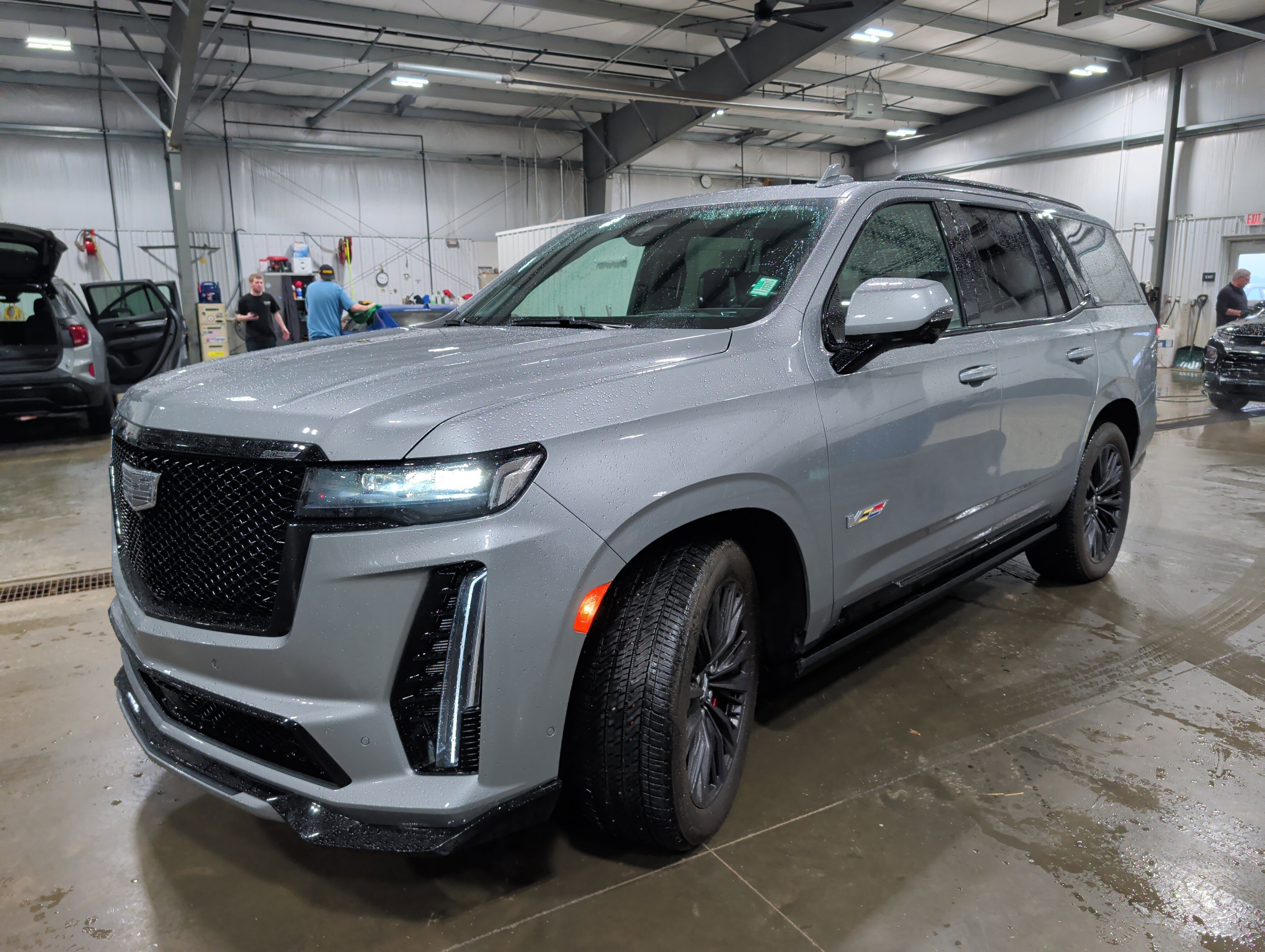 Used 2024 Cadillac Escalade V w/ LPO, ONYX Package image 6