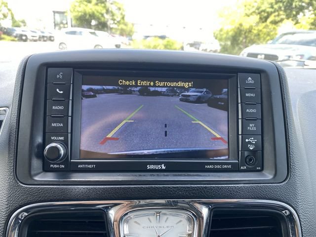 Used 2014 Chrysler Town & Country Touring-L w/ Driver Convenience Group FWD image 18