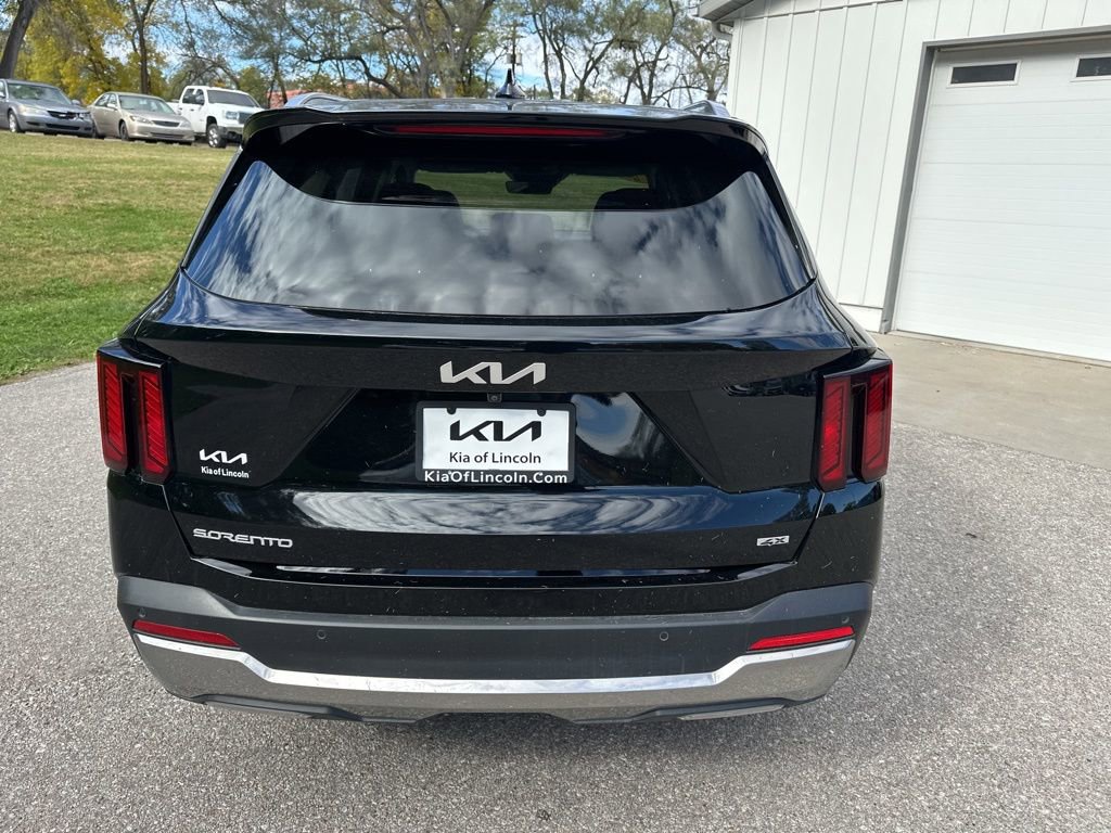 Certified 2025 Kia Sorento S image 6