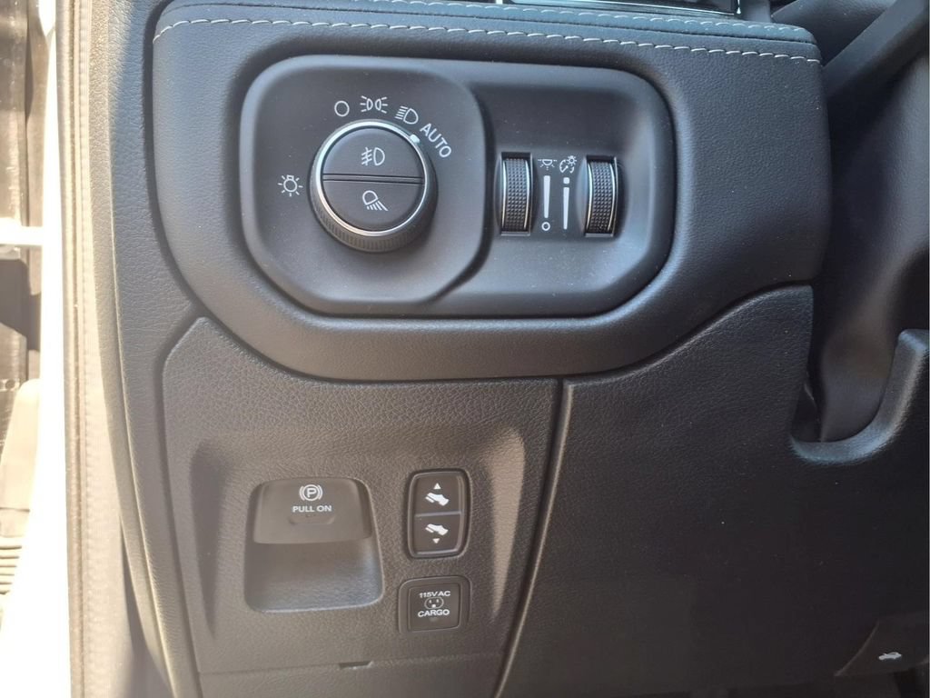 Used 2024 RAM 1500 Limited AWD/4WD image 17