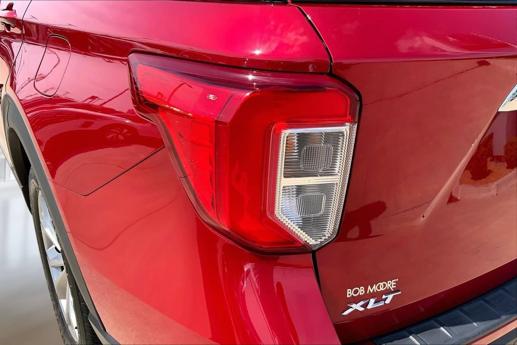 Used 2020 Ford Explorer XLT w/ Equipment Group 202A AWD/4WD image 29