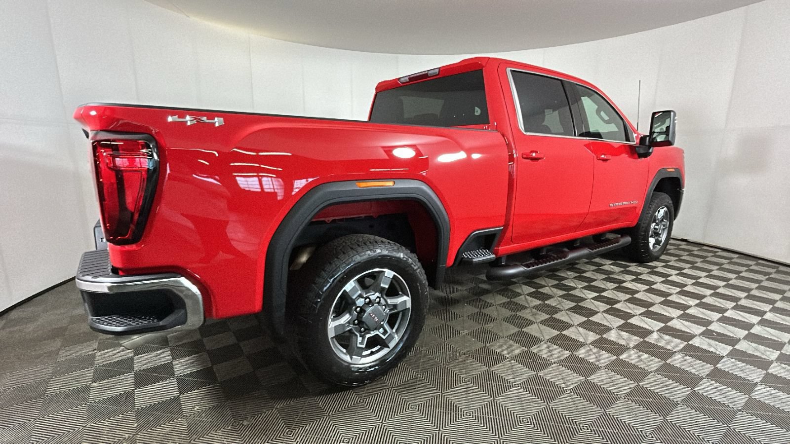 Used 2026 GMC Sierra 2500 SLE w/ SLE Value Package; AWD/4WD image 3