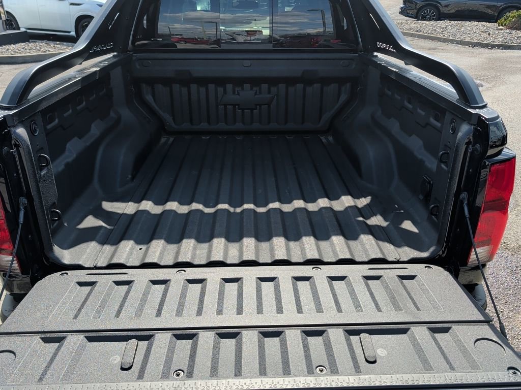 Used 2025 Chevrolet Colorado Z71 w/ Midnight Edition image 10