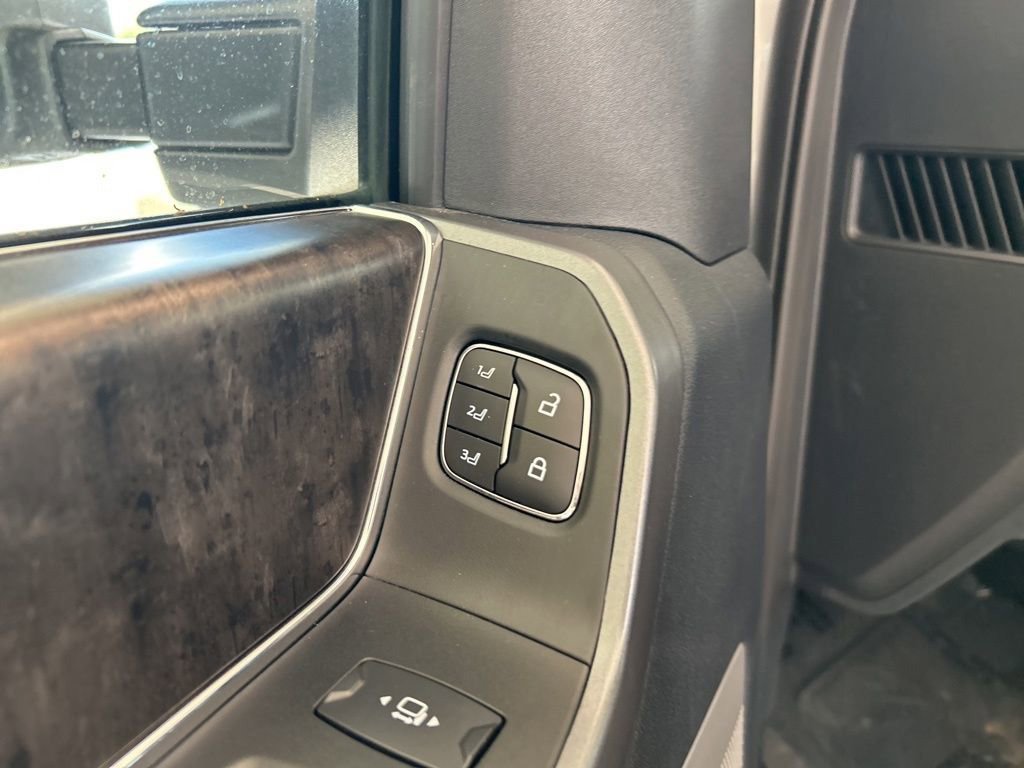Used 2025 Ford F350 Lariat image 42