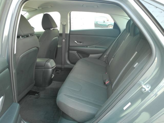 Used 2026 Hyundai Elantra Hybrid FWD image 15