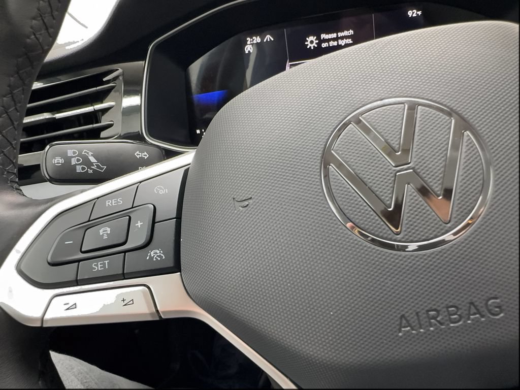 Used 2025 Volkswagen Jetta SE FWD image 38