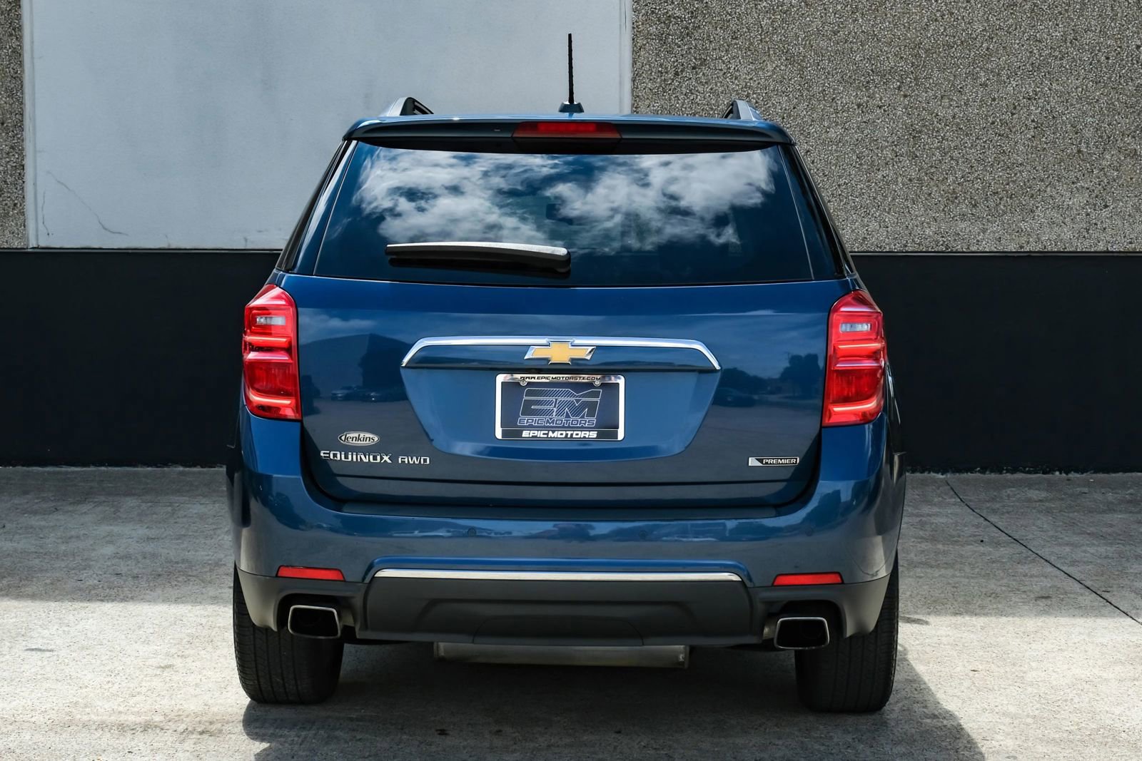 Used 2017 Chevrolet Equinox Premier w/ Enhanced Convenience Package AWD/4WD image 10