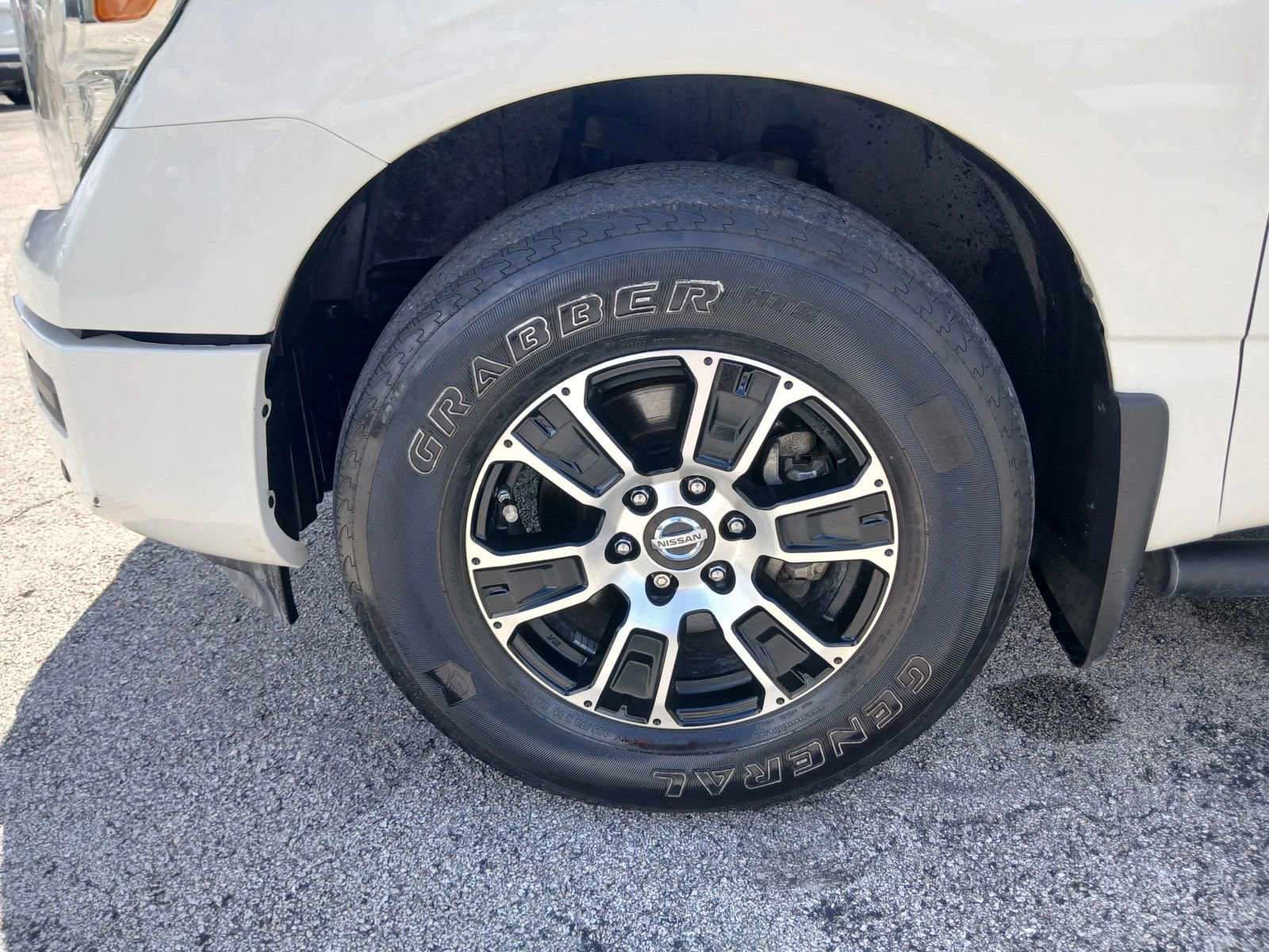 Used 2022 Nissan Titan SV w/ SV Convenience Package image 47