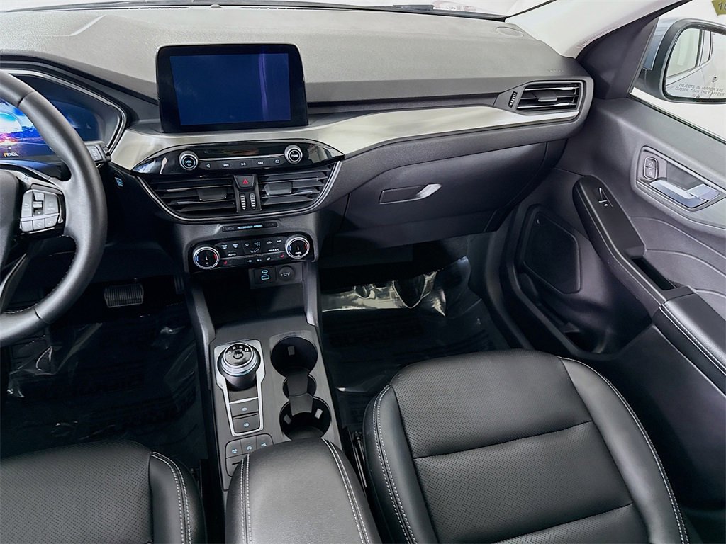 Used 2022 Ford Escape Titanium w/ Class II Trailer Tow Package image 27