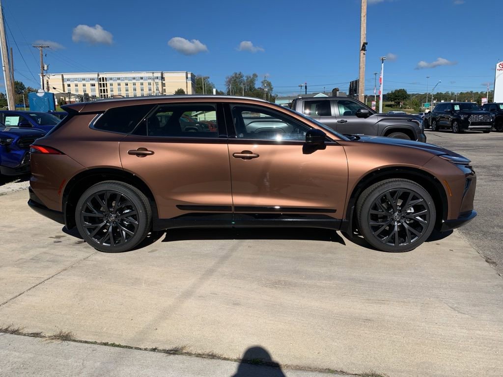 New 2025 Toyota Crown Signia image 3